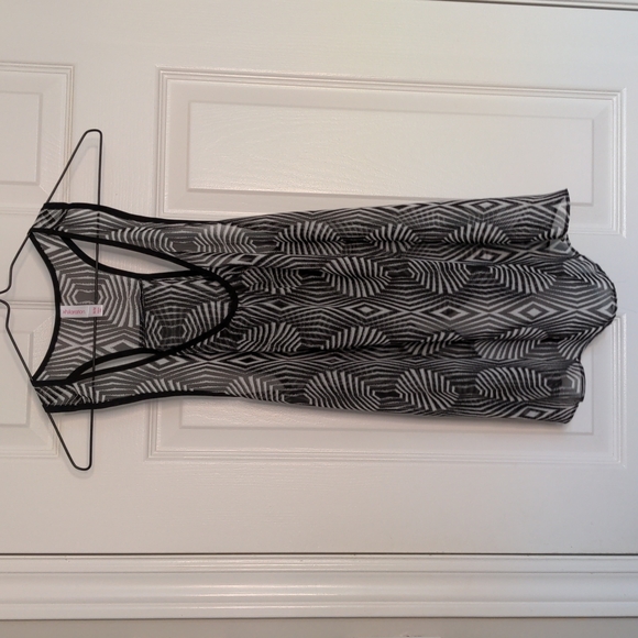 🌷Sheer Black and White Tank Top - Picture 7 of 7